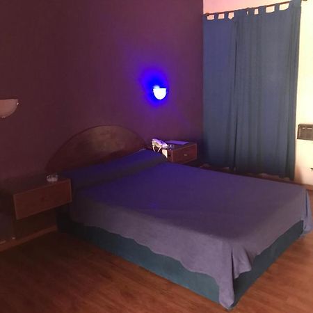 Hotel-Alojamiento Candilejas Paraná Екстериор снимка