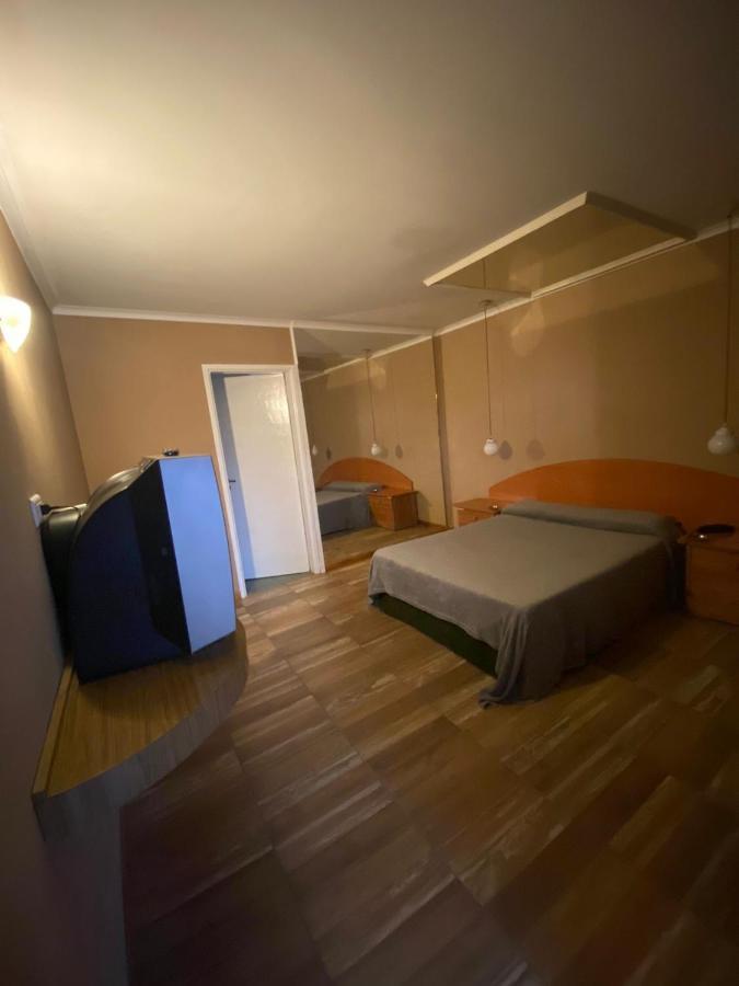 Hotel-Alojamiento Candilejas Paraná Екстериор снимка